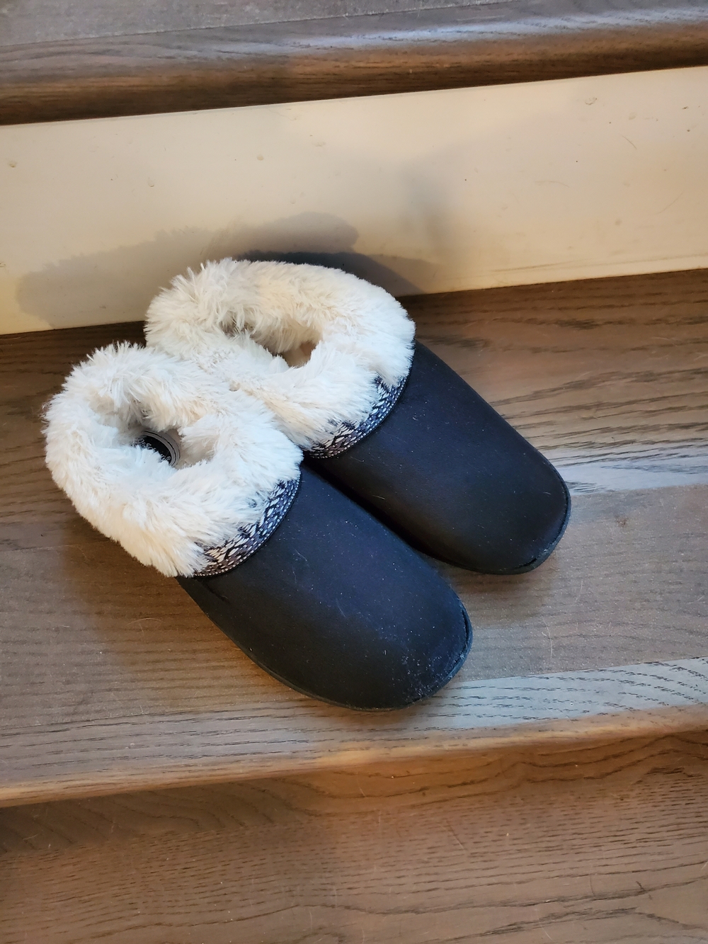 Dr. Scholl's Women's Black Slip-On Slippers with Cream Faux-Fur Cuff